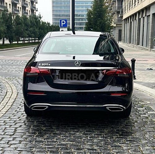 Mercedes E 300 e-5