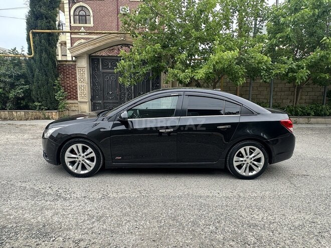 Chevrolet Cruze-12