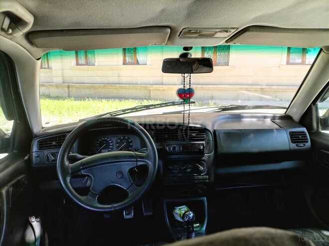 Volkswagen Golf-10