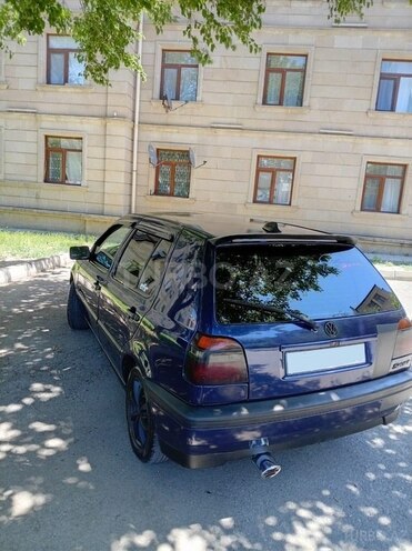 Volkswagen Golf-9