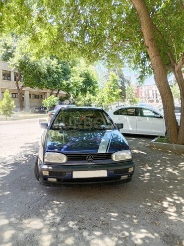 Volkswagen Golf-1
