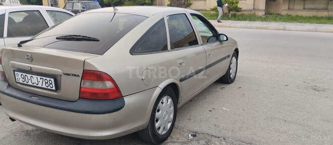 Opel Vectra-4