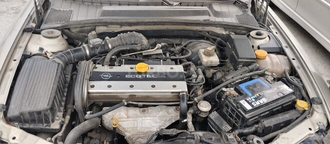 Opel Vectra-9
