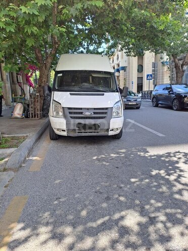 Ford Transit-4
