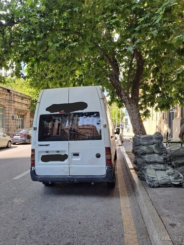 Ford Transit-6