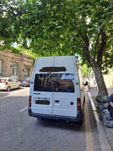 Ford Transit-8