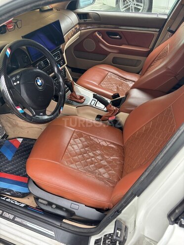 BMW 528-7