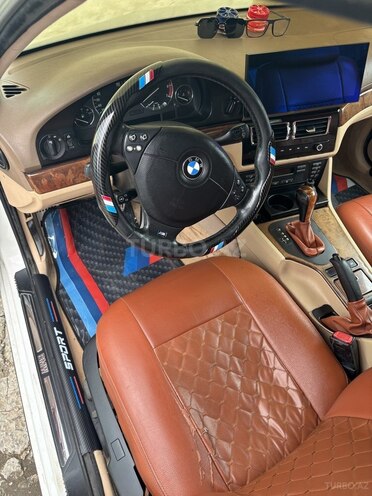 BMW 528-8