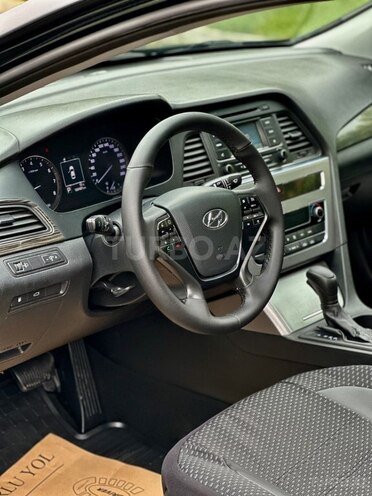 Hyundai Sonata-12