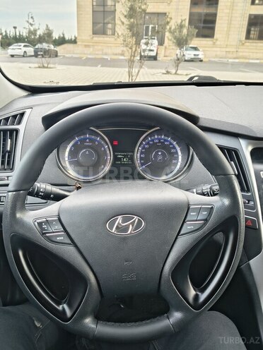 Hyundai Sonata-5