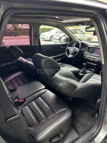 Kia Sorento-16