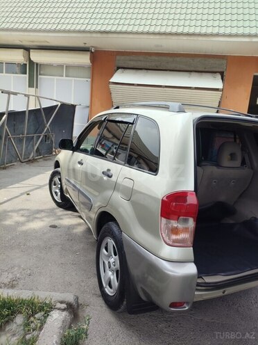 Toyota RAV4-7