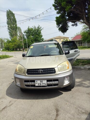 Toyota RAV4-1
