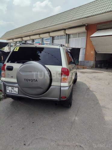 Toyota RAV4-8