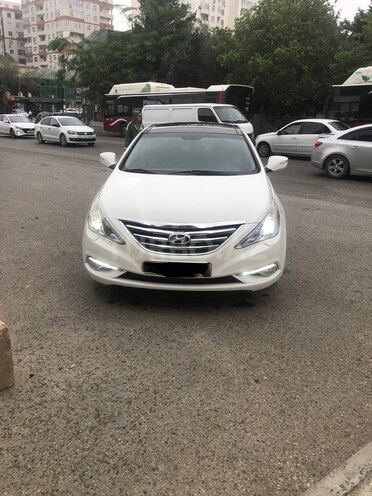 Hyundai Sonata-1