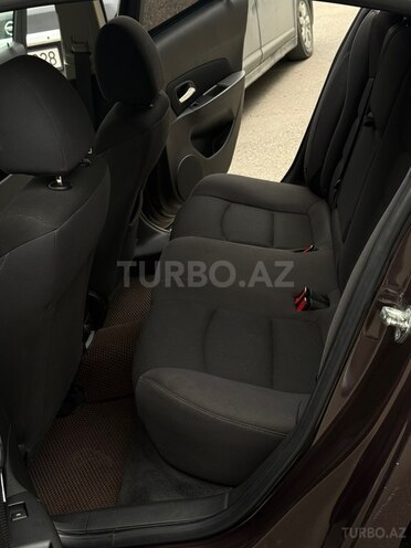 Chevrolet Cruze-13