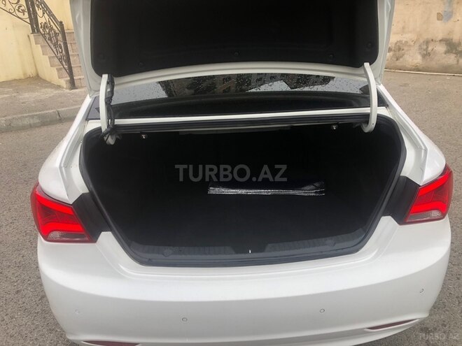 Hyundai Sonata-12