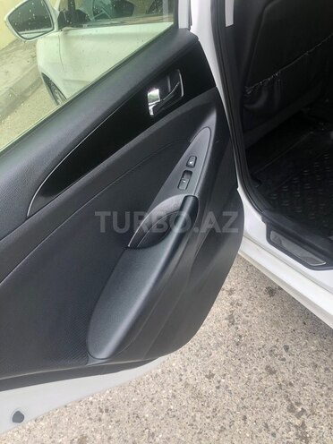 Hyundai Sonata-8