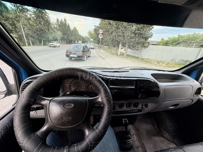 Ford Transit-4