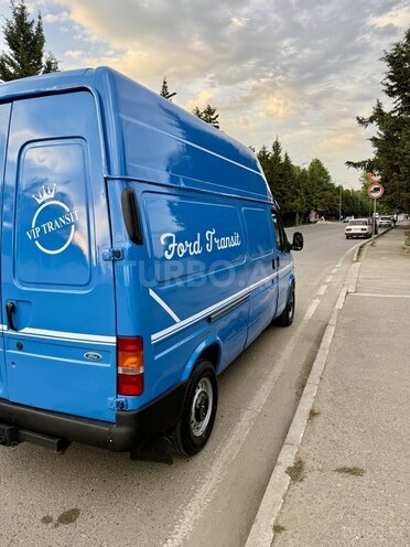 Ford Transit-10