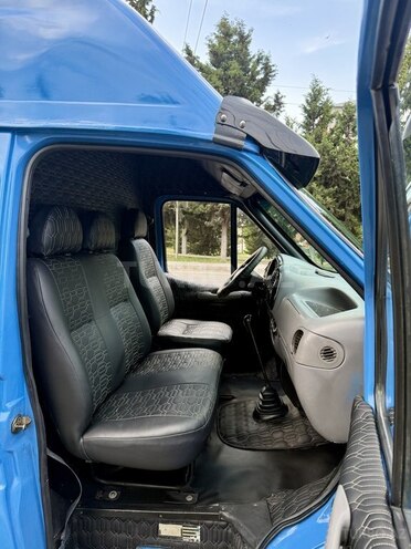 Ford Transit-9