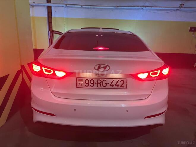 Hyundai Elantra-17