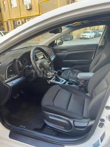 Hyundai Elantra-8