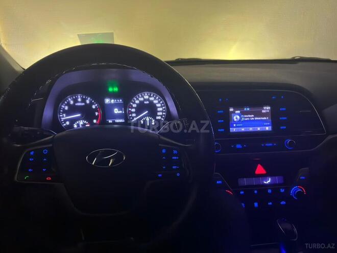 Hyundai Elantra-19