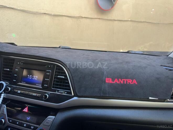 Hyundai Elantra-15
