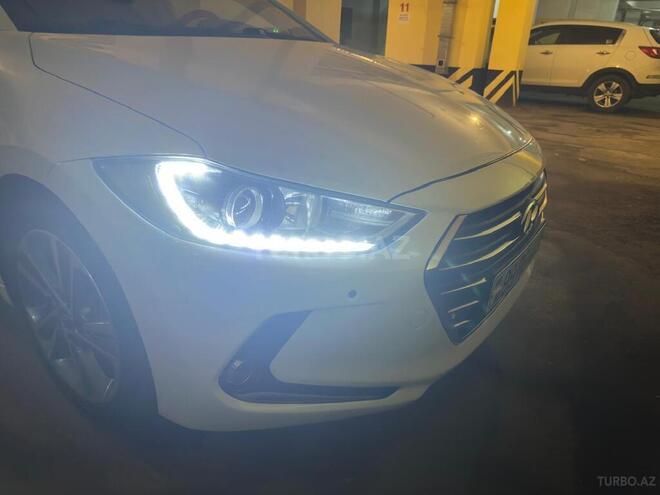 Hyundai Elantra-16