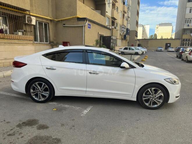 Hyundai Elantra-2