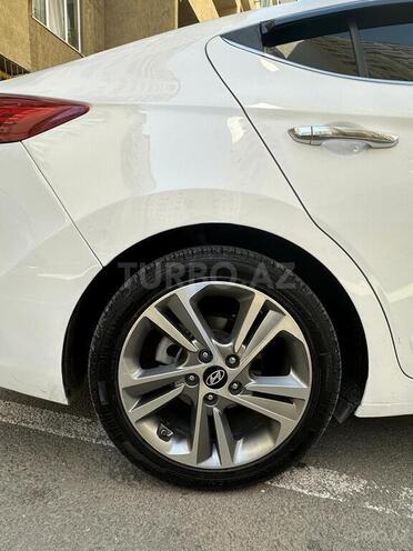 Hyundai Elantra-13