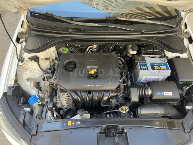 Hyundai Elantra-4
