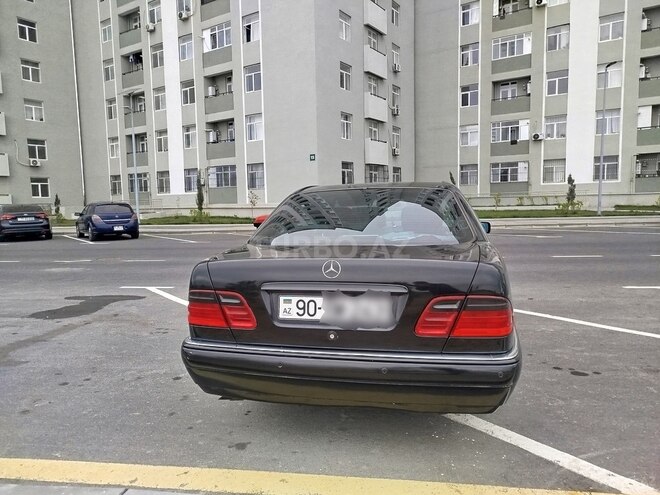 Mercedes E 240-4