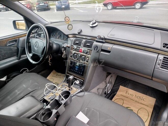Mercedes E 240-6
