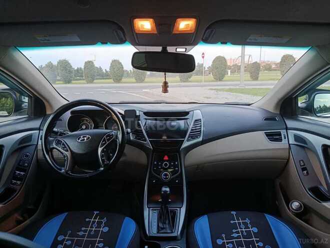 Hyundai Elantra-3