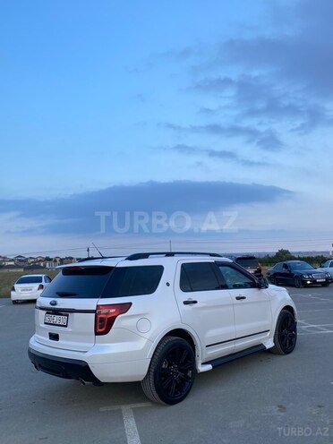 Ford Explorer-3