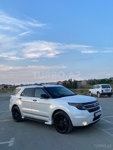 Ford Explorer-1