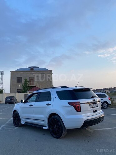 Ford Explorer-4