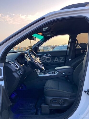 Ford Explorer-10