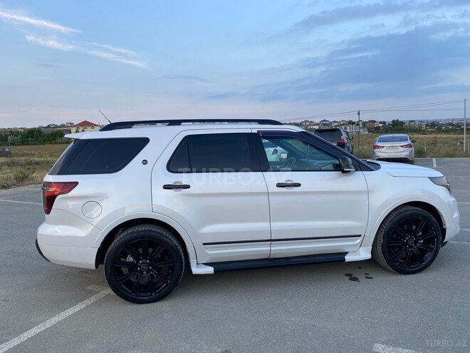 Ford Explorer-5