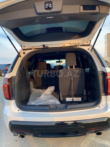 Ford Explorer-13