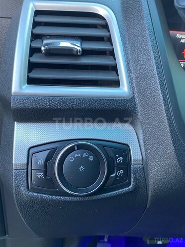 Ford Explorer-18