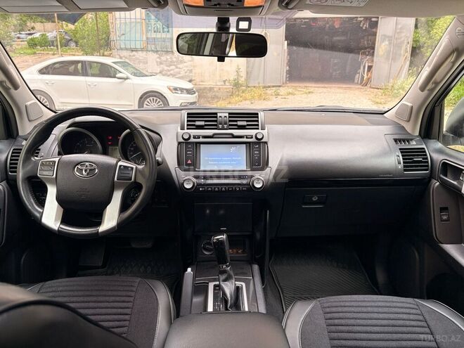 Toyota Land Cruiser Prado-5