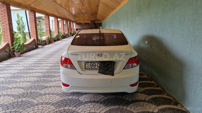 Hyundai Accent-3