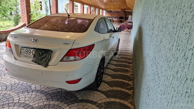 Hyundai Accent-5