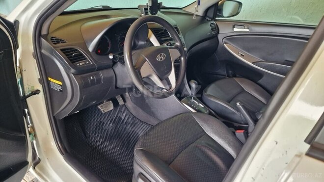 Hyundai Accent-9