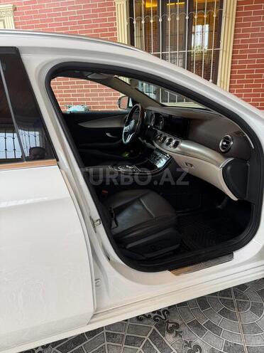 Mercedes E 300 d-19