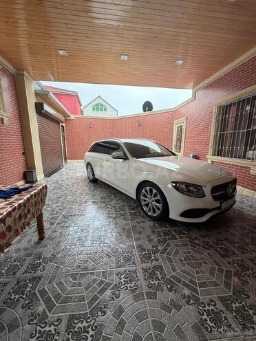 Mercedes E 300 d-15