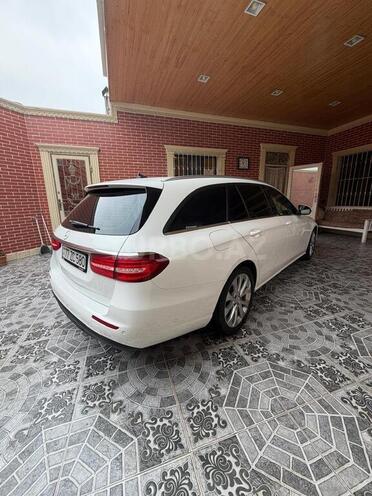 Mercedes E 300 d-12